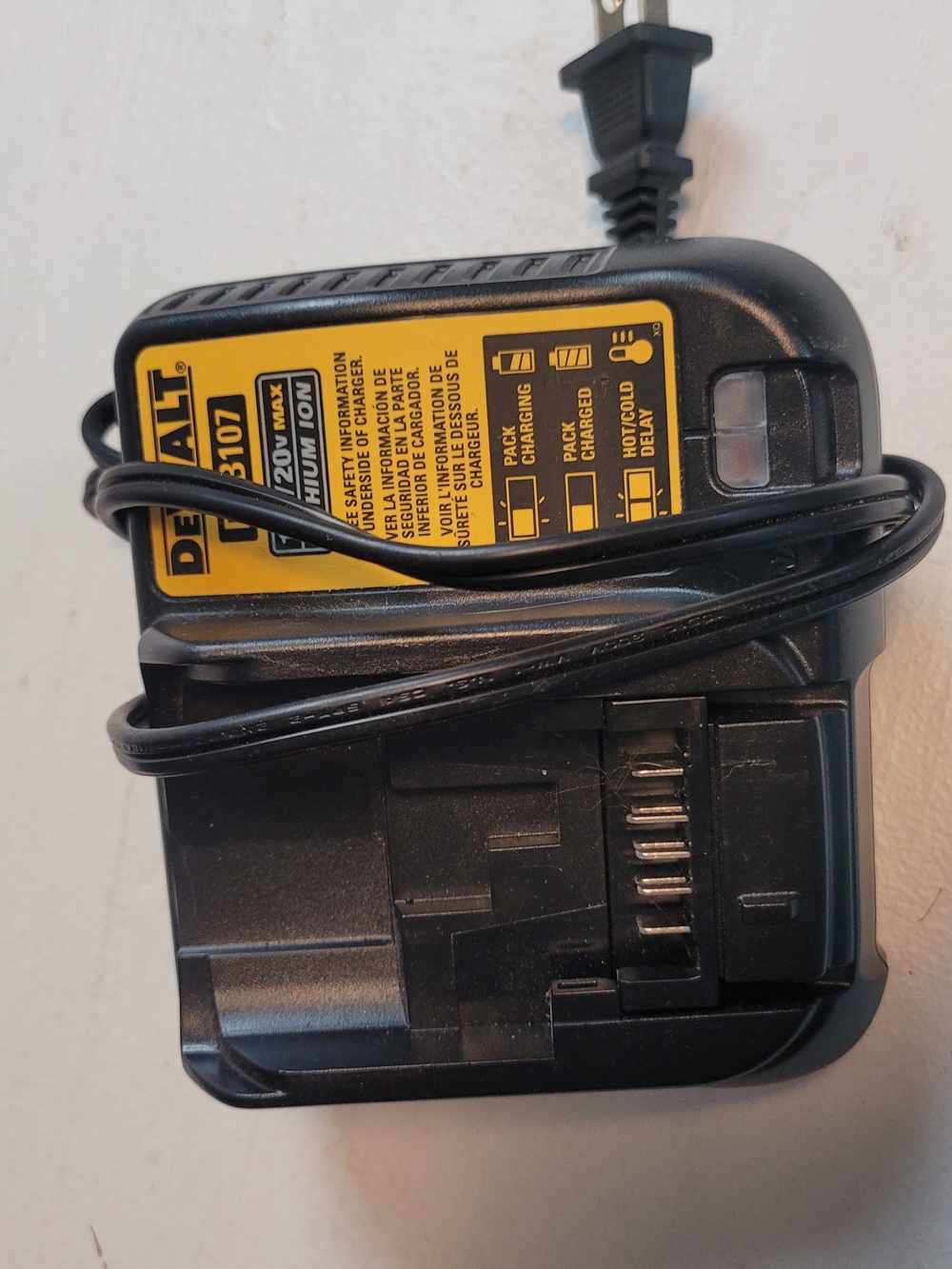 DEWALT 20V MAX Lithium Battery Charger - Black/Yellow